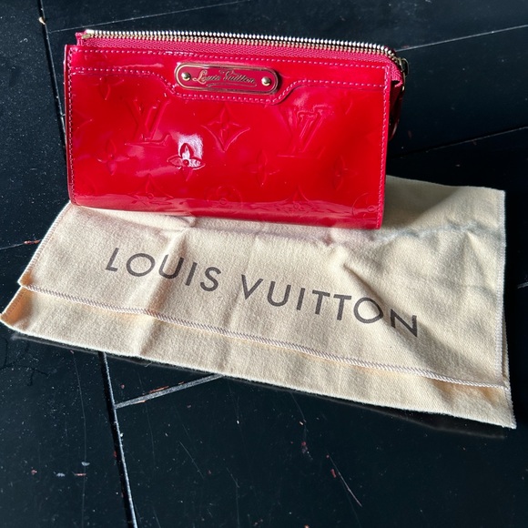 Louis Vuitton Pomme D'Amour Monogram Vernis Cosmetic Pouch - Picture 5 of 11